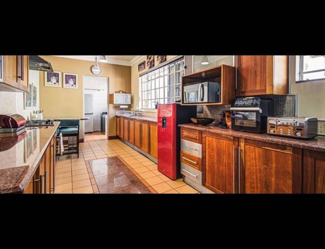 4 BEDROOM HOUSE FOR SALE IN ASTON MANOR